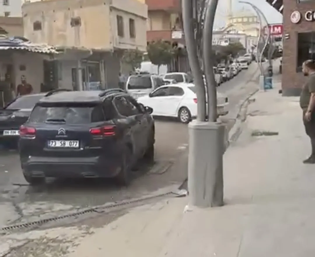 Şırnak’ın Silopi ilçesinde trafikte sözlü başlayan tartışma faciaya davetiye çıkardı.