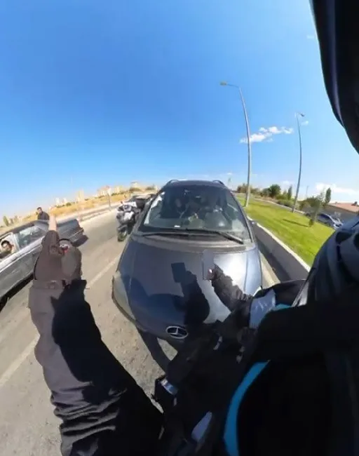 Kayseri’de trafikte yol verme kavgasında bir sürücü, kadın motosiklet sürücüsünü
