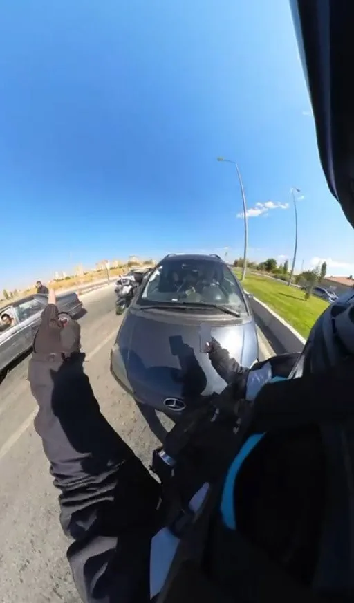 Kayseri’de trafikte yol verme kavgasında bir sürücü, kadın motosiklet sürücüsünü