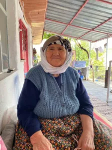 Manisa’nın Selendi ilçesinde traktörün çarptığı yaşlı kadın kaldırıldığı hastanede hayatını