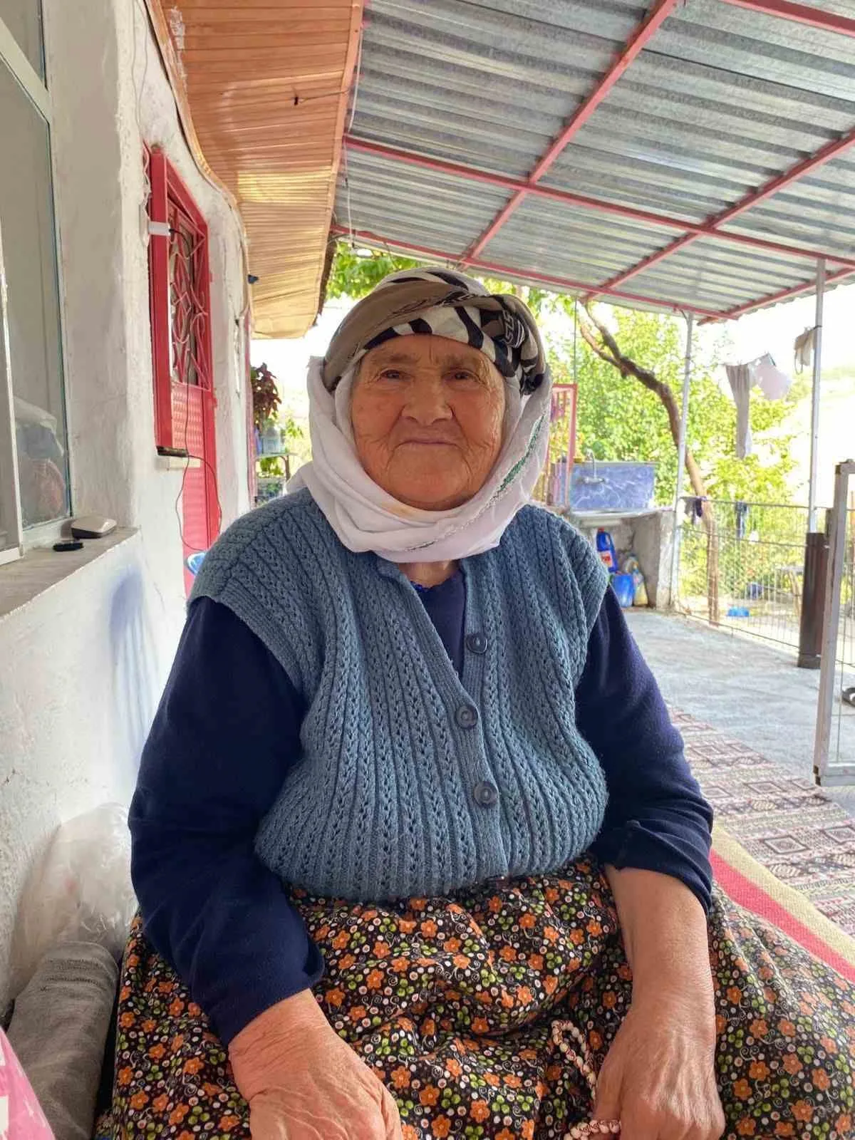 Manisa’nın Selendi ilçesinde traktörün çarptığı yaşlı kadın kaldırıldığı hastanede hayatını