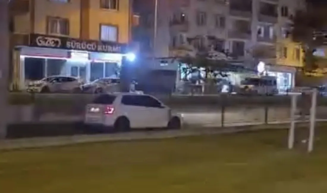 Samsun’da trafik güvenliğini hiçe sayarak tramvay yoluna giren bir sürücü,