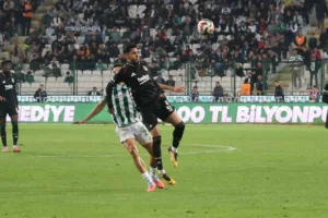 Trendyol Süper Lig’in 3. hafta erteleme maçında Konyaspor, sahasında Beşiktaş