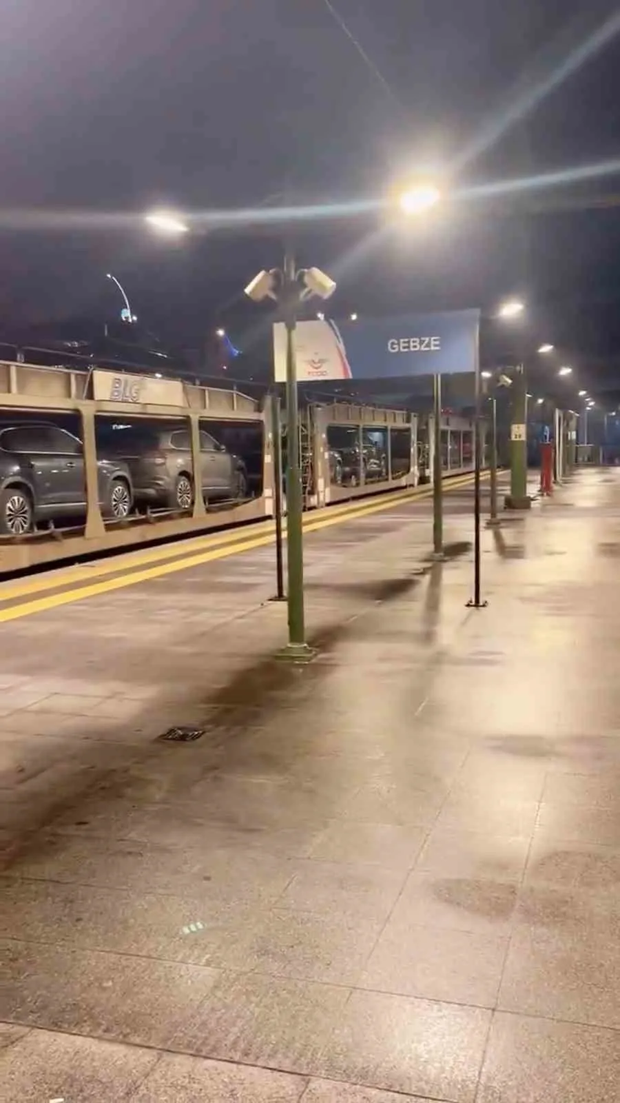 Almanya’ya ihraç edilen yerli otomobil Togg’ları taşıyan tren, Marmaray hattından