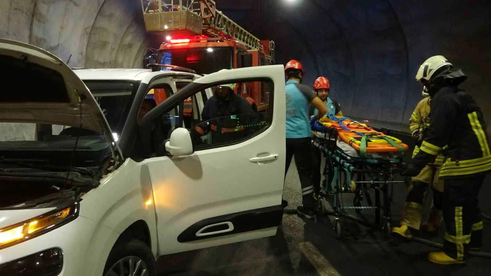 Çanakkale Troya Tüneli içerisinde AFAD koordinasyonunda düzenlenen trafik kazası tatbikatı