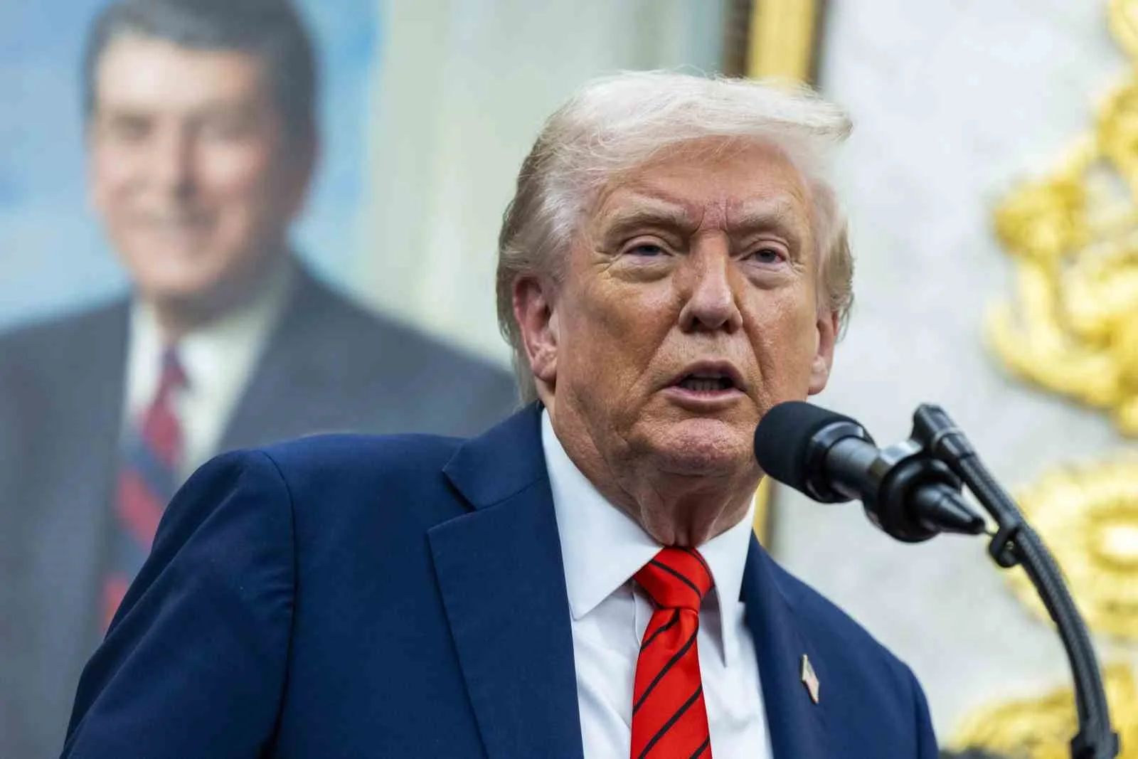 ABD Başkanı Donald Trump, Çin’e yönelik açıkladığı yüzde 100 gümrük