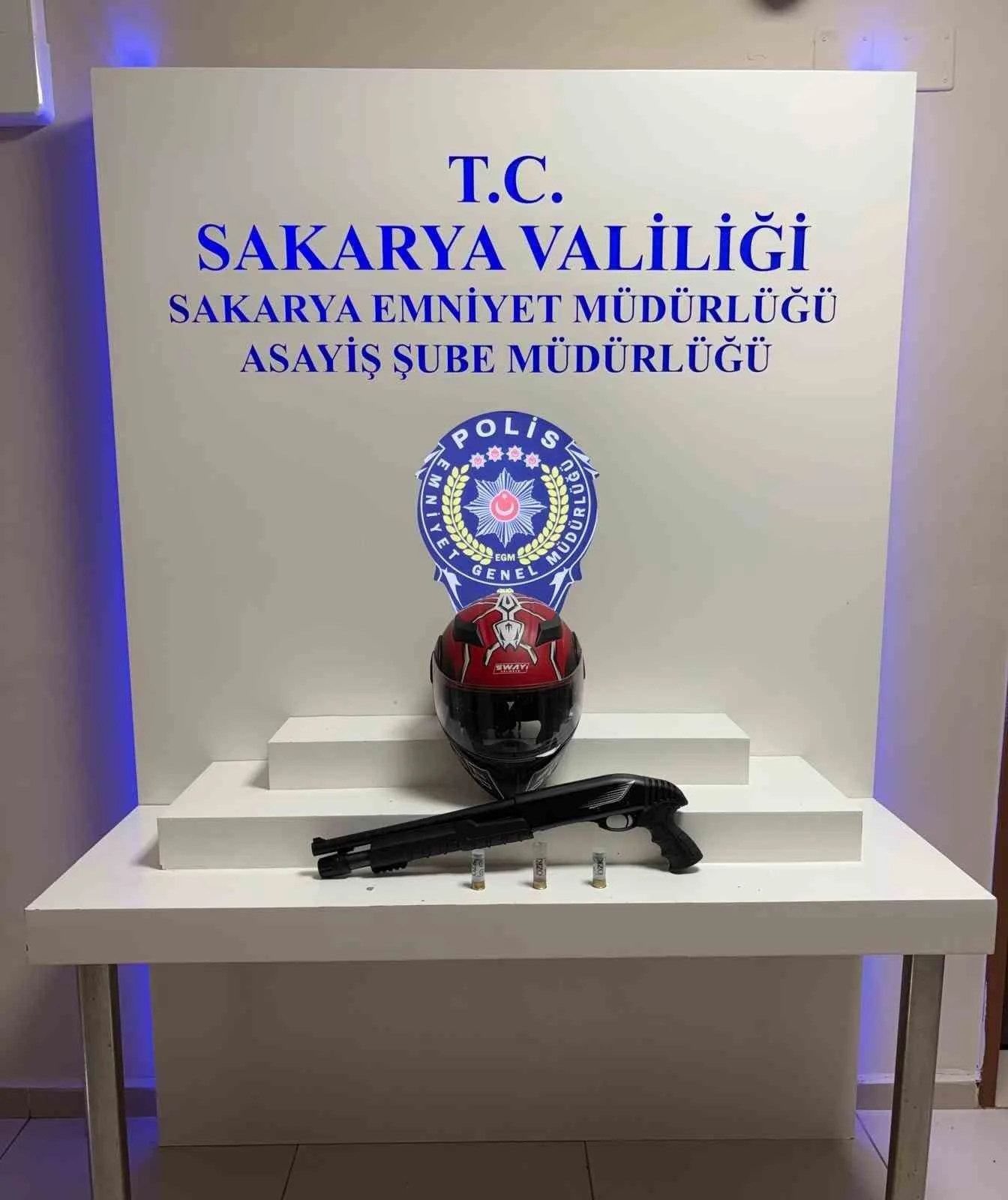 Sakarya’nın Erenler ilçesinde iş yerinde tüfekle 2 kişinin yaralandığı olaya