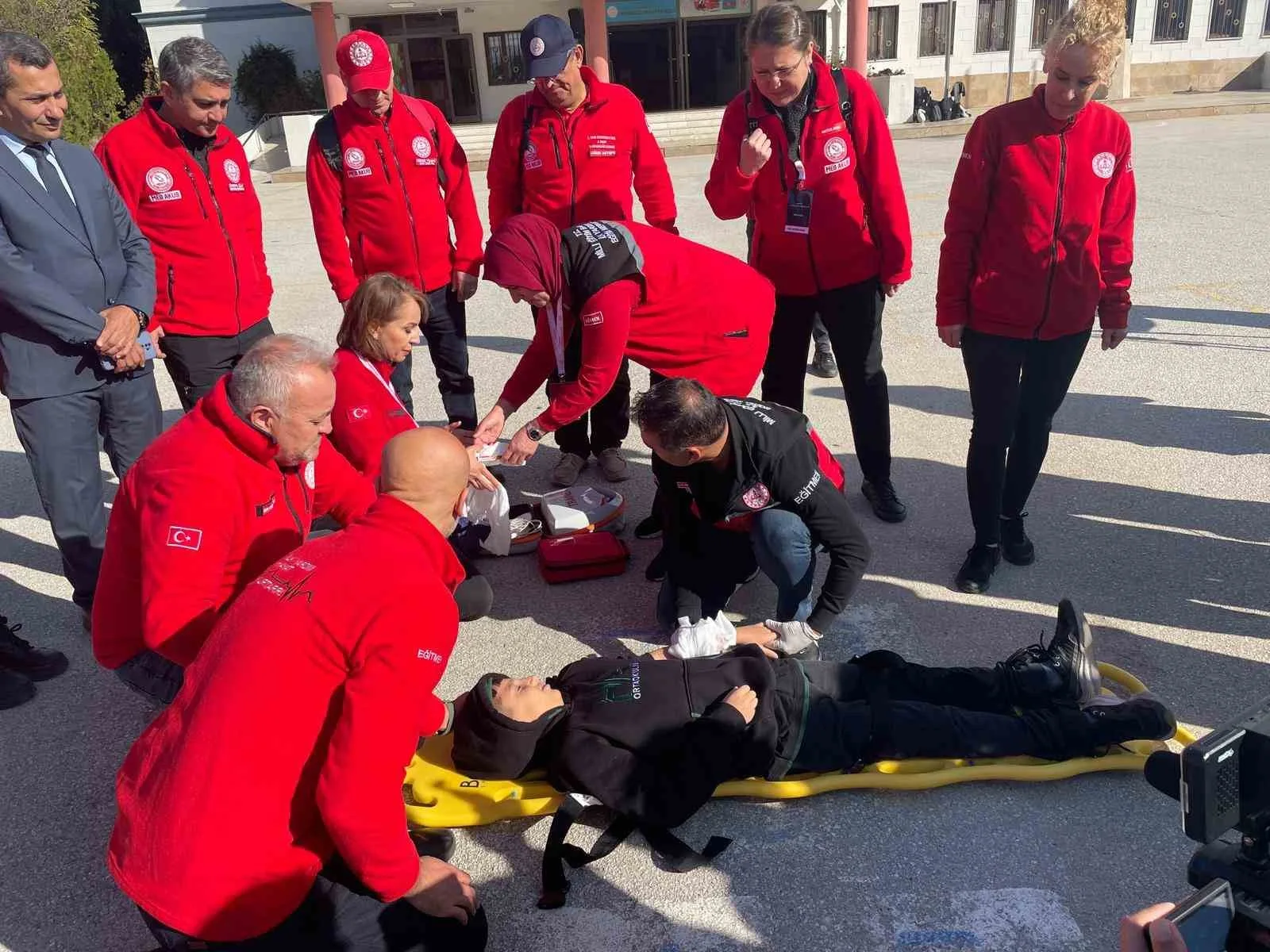 “Yeşil Vatan-Benim Okulum Geleceğe Çare” projesi kapsamında yüzlerce öğrencinin katılımıyla