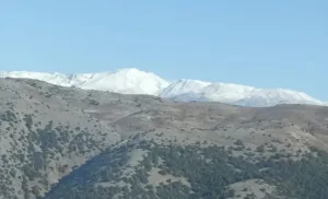 Tunceli’nin 2 bin 30 rakımlı Kırklar Dağı’na mevsimin ilk karı
