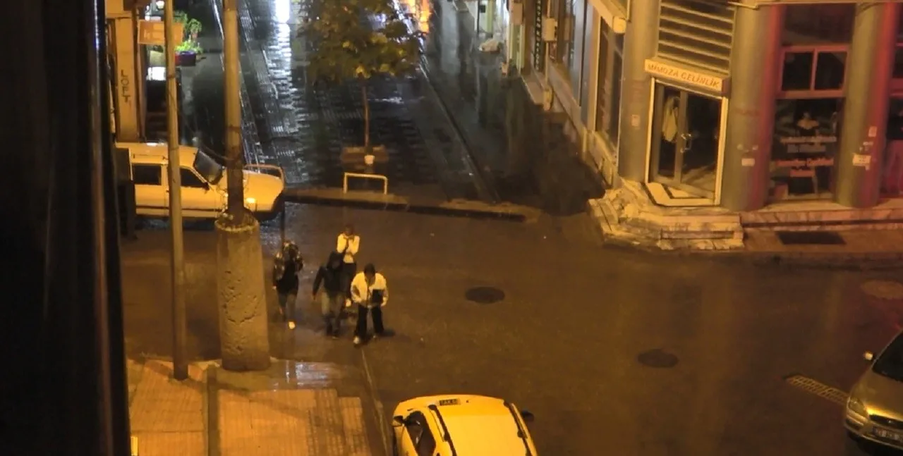 Tunceli’de etkili olan sağanak yağış ve fırtına hayatı olumsuz etkiledi.