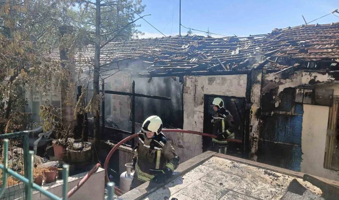 Ankara’da tüp patlaması nedeniyle çıktığı ileri sürülen yangında gecekondu kullanılamaz