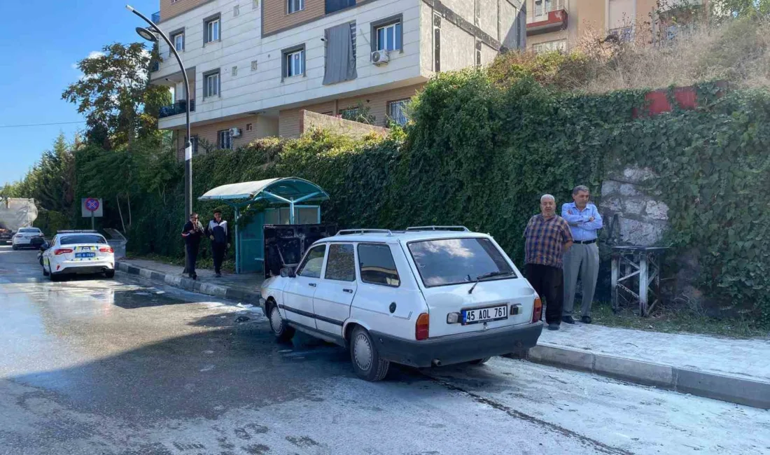 Manisa’nın Turgutlu ilçesinde seyir halindeki bir otomobilde çıkan yangın, itfaiye