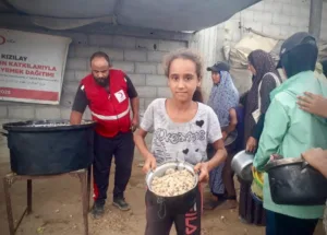 Türk Kızılay, Gazze’de sağlanan ateşkesin ardından insani yardım çalışmalarını hızlandırdı.