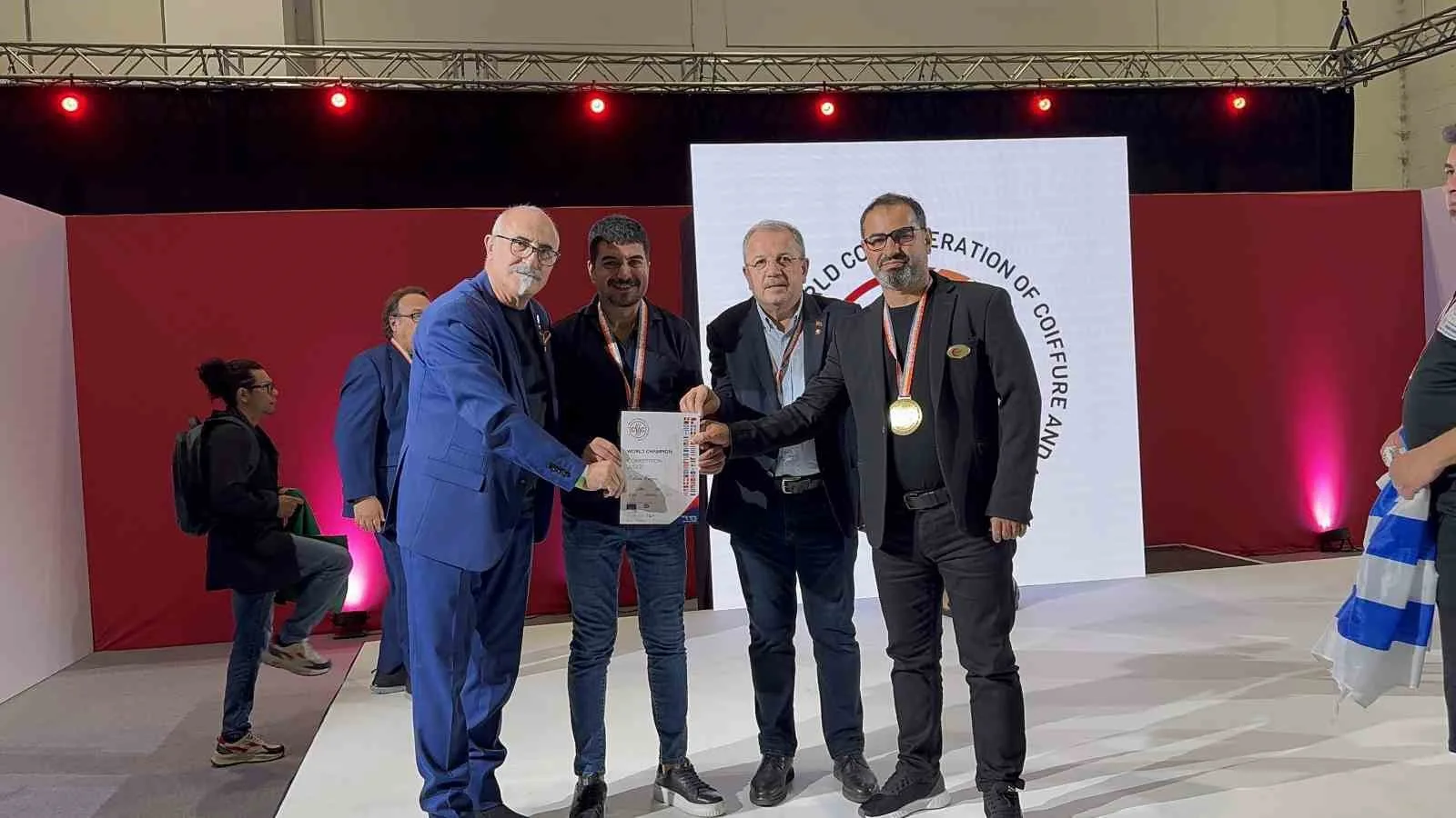 Uluslararası birçok yarışmada birincilik ve derece elde eden Elazığlı kuaför