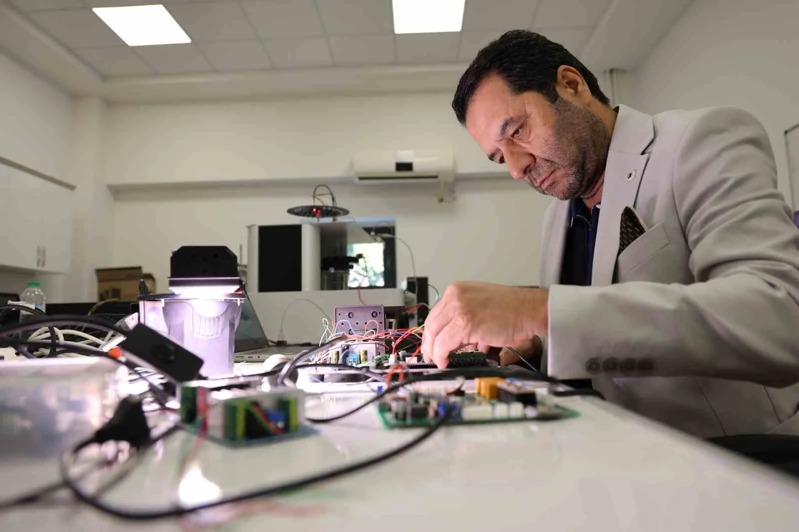 Fırat Üniversitesi Fizik Bölümü Öğretim Üyesi Prof. Dr. Fahrettin Yakuphanoğlu,