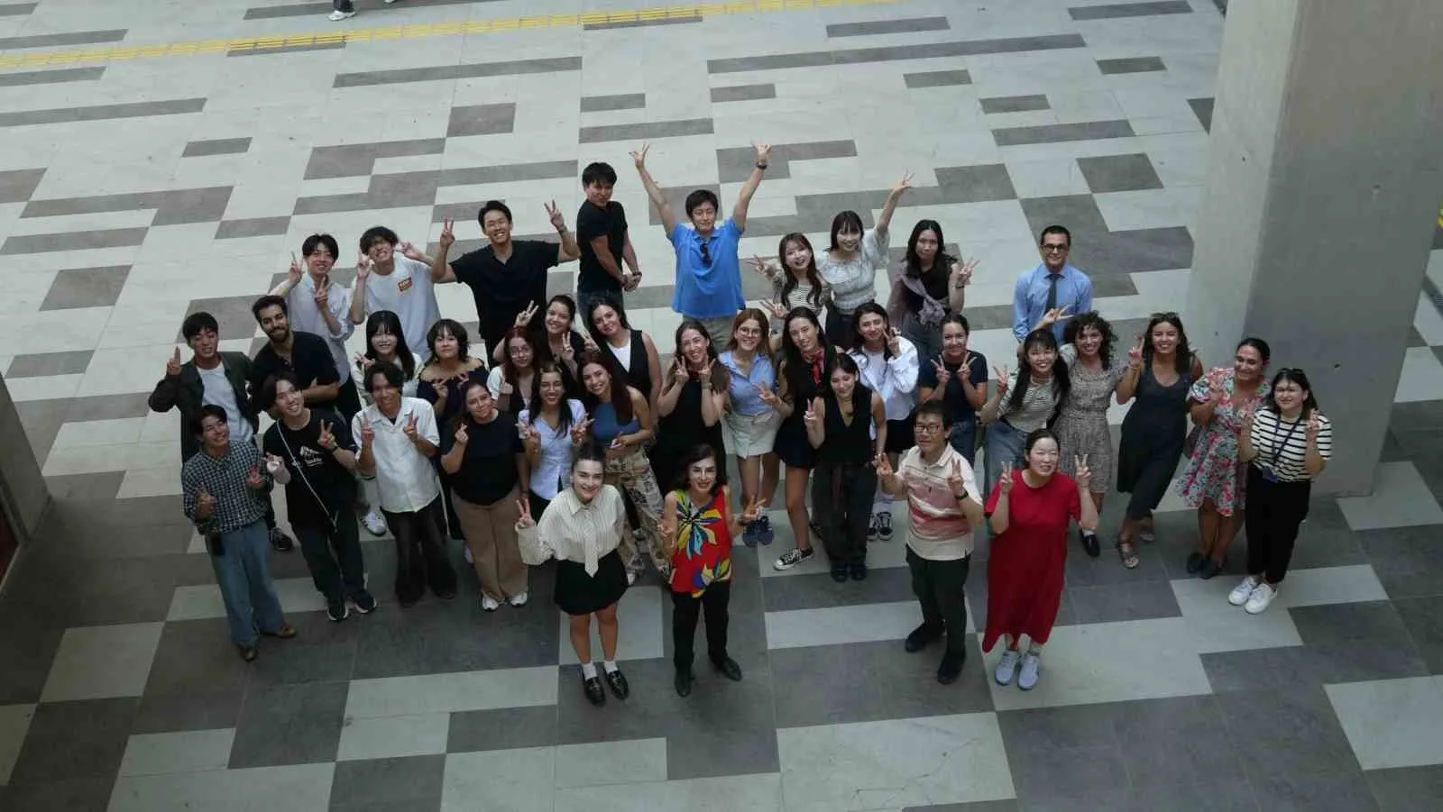 İzmir Ekonomi Üniversitesi’nde (İEÜ) bir araya gelen Türk ve Japon
