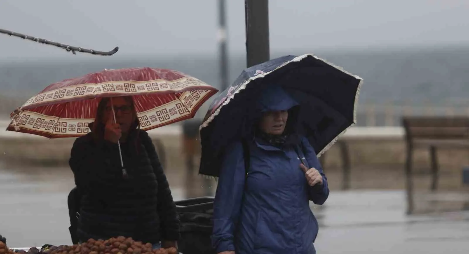 Türk Hava Kuvvetleri’nin akrobasi timi Türk Yıldızları’nın Bursa’nın Mudanya ilçesinde