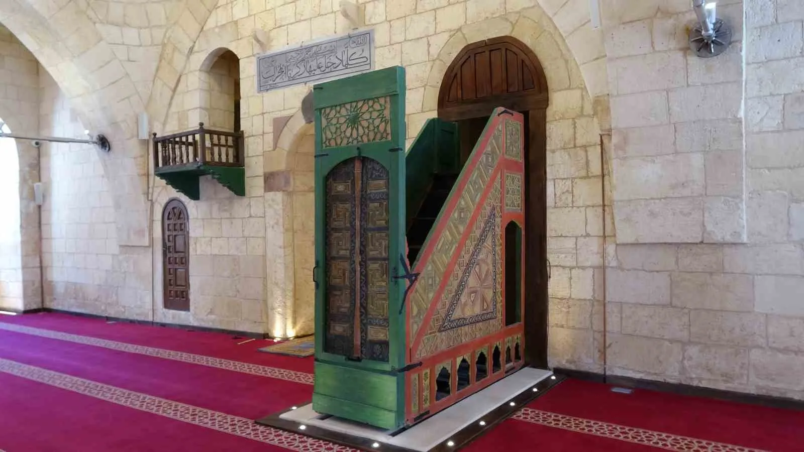 Gaziantep’te 5 asırlık tarihi Şirvani Camii, Türkiye’de raylı minbere sahip