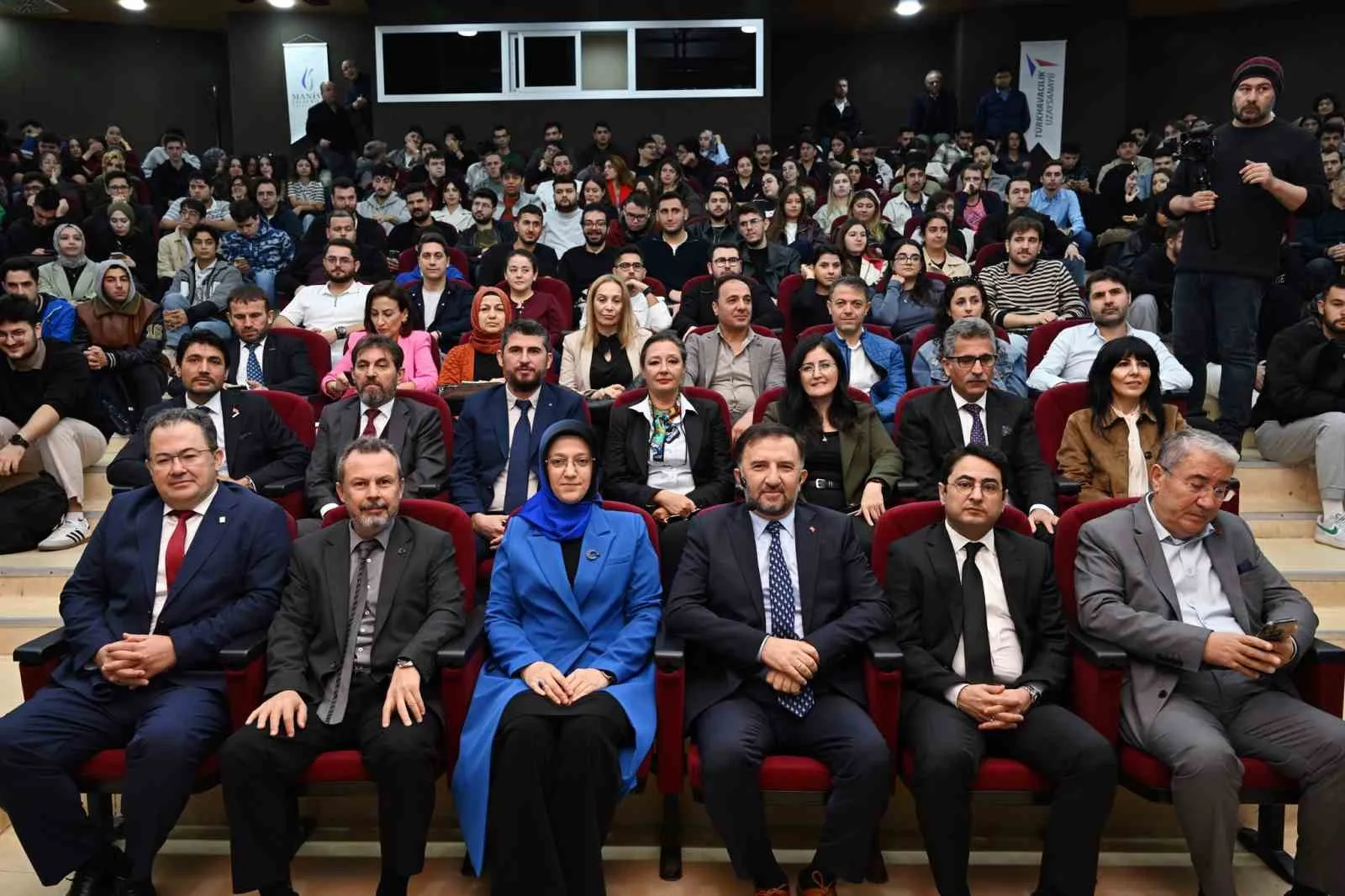 Manisa Celal Bayar Üniversitesi (MCBÜ) ev sahipliğinde gerçekleştirilen “Dönüşümü Yönetmek”