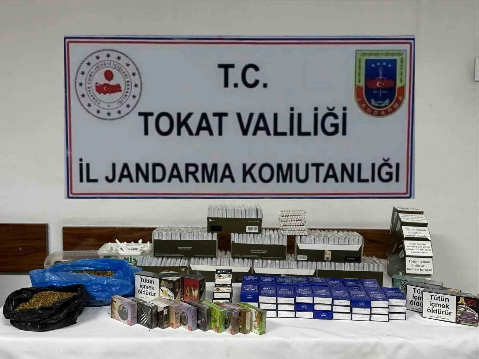 Tokat’ın Reşadiye ilçesinde düzenlenen kaçak tütün operasyonunda, çok sayıda kaçak