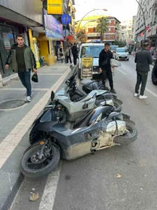 Balıkesir’in Erdek ilçesinde meydana gelen kazada bir sürücü, çarptığı park