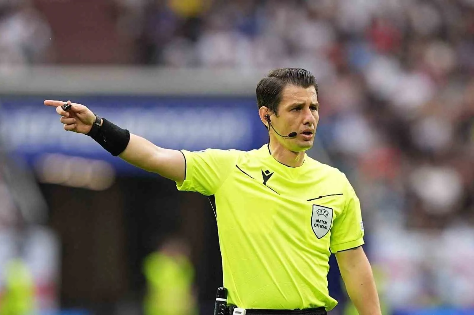 UEFA Avrupa Ligi’nde yarın oynanacak Roma-Viktoria Plzen maçında FIFA kokartlı