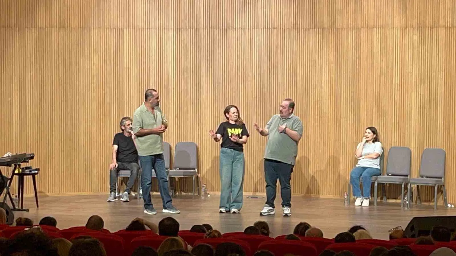 Türkiye’nin doğaçlama tiyatro denince akla ilk gelen gruplarından Mahşer-i Cümbüş,