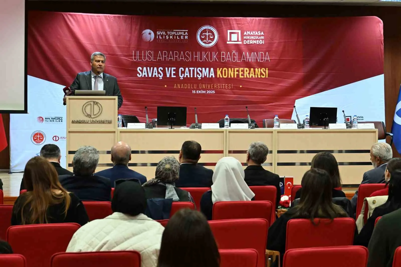 Eskişehir Anadolu Üniversite ev sahipliğinde, ‘Uluslararası Hukuk Bağlamında Savaş ve