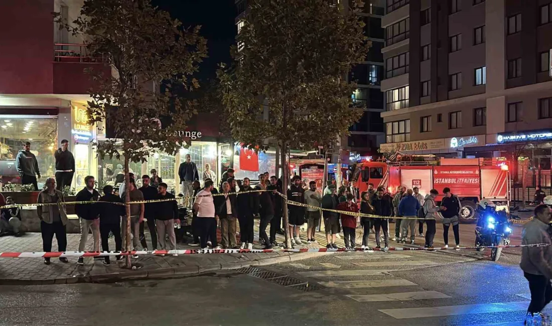 Ümraniye’de 3 katlı binanın zemin katındaki nalbur dükkanında çıkan yangın