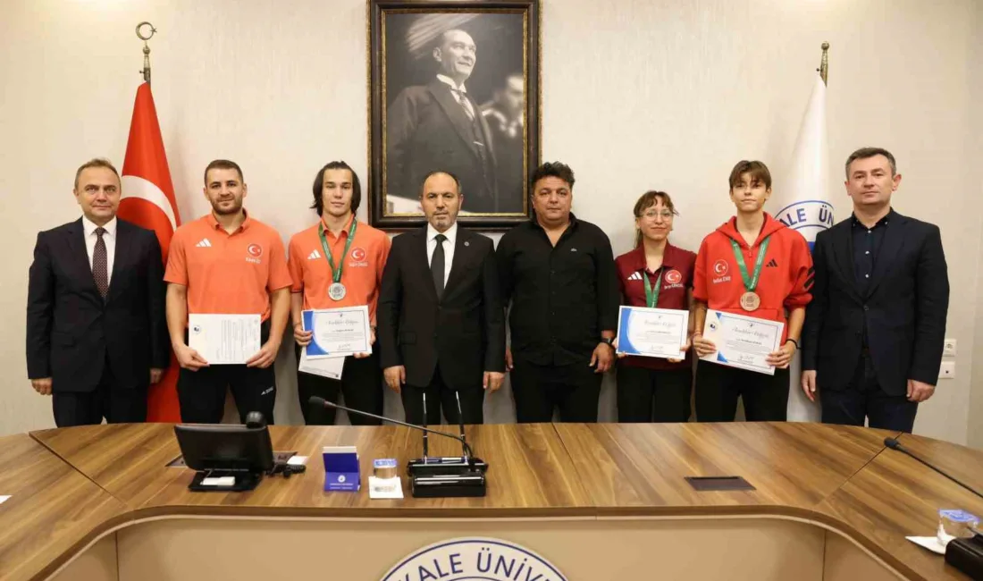 DENİZLİ (İHA) – Denizli’de üniversite eğitimini sürdüren öğrenciler, Polonya’nın Varşova