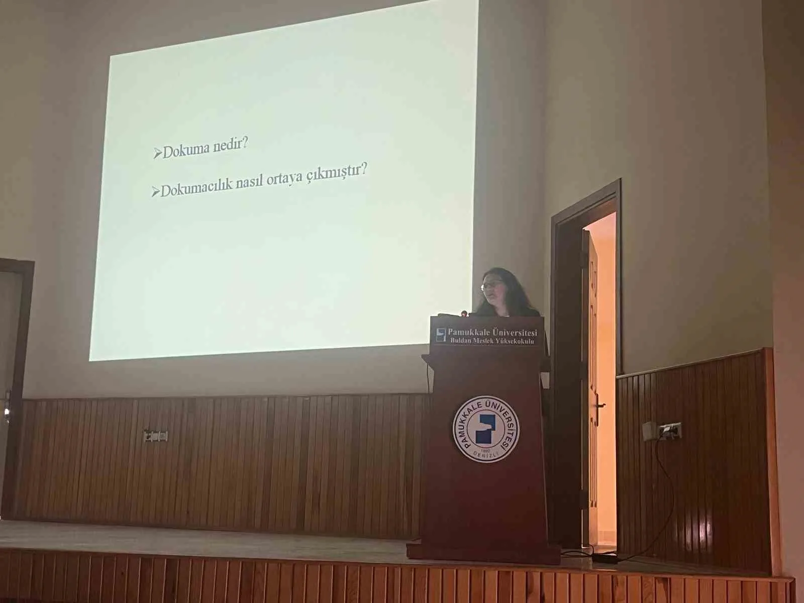 DENİZLİ (İHA) – Denizli’de düzenlenen “Antik Dönemden Günümüze Dokuma Kültürü”