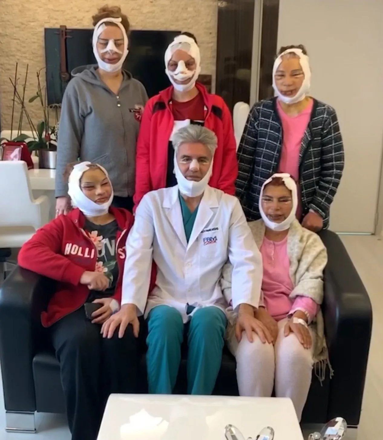 Ünlü estetikçi Prof. Dr. Hayati Akbaş’ın, yüz germe ameliyatı yaptığı