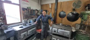 Unutulmaya yüz tutmuş mesleklerden biri olan sobacılık mesleği, 68 yaşındaki