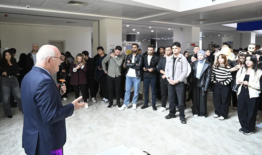 Uşak Üniversitesi, Erasmus Günleri kapsamında düzenlediği etkinliklerle öğrencilerini dünyaya açtı.