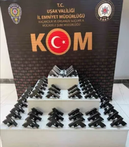 Uşak’ta şehirler arası yolcu otobüsünde yapılan aramada valizlerde 55 ruhsatsız