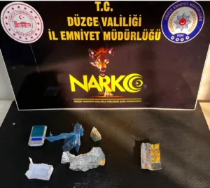 DÜZCE(İHA) – Düzce’de polis ekipleri tarafında yapılan çalışmada 17 adet