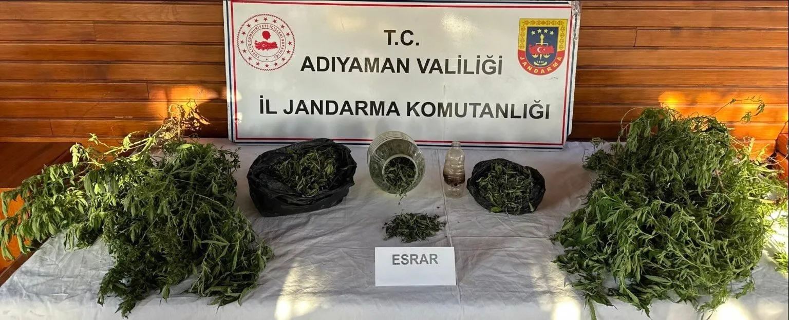 Adıyaman İl Jandarma Komutanlığı ekiplerince yapılan uyuşturucu operasyonunda 3 kişi