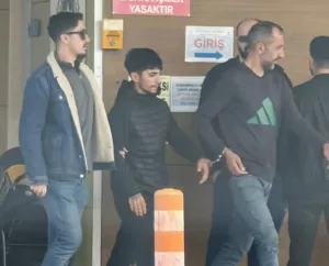 Bursa’nın İnegöl ilçesinde Narkotik Büro Amirliği ekipleri uyuşturucu taciri iki