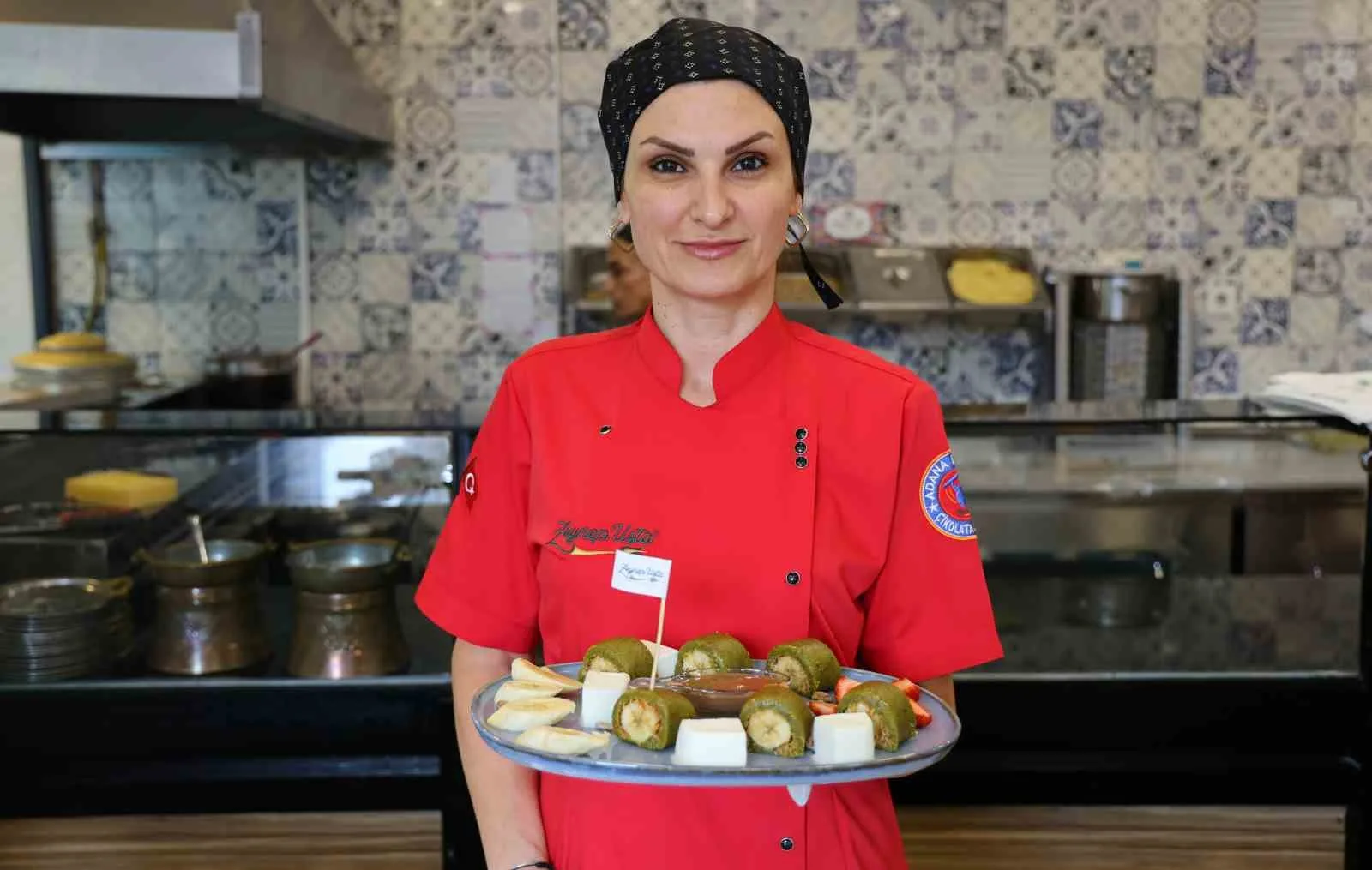 Adanalı tatlıcı, Uzak Doğu ülkelerinden gelen müşterilerinden esinlenerek ’Sushi Kadayıf’