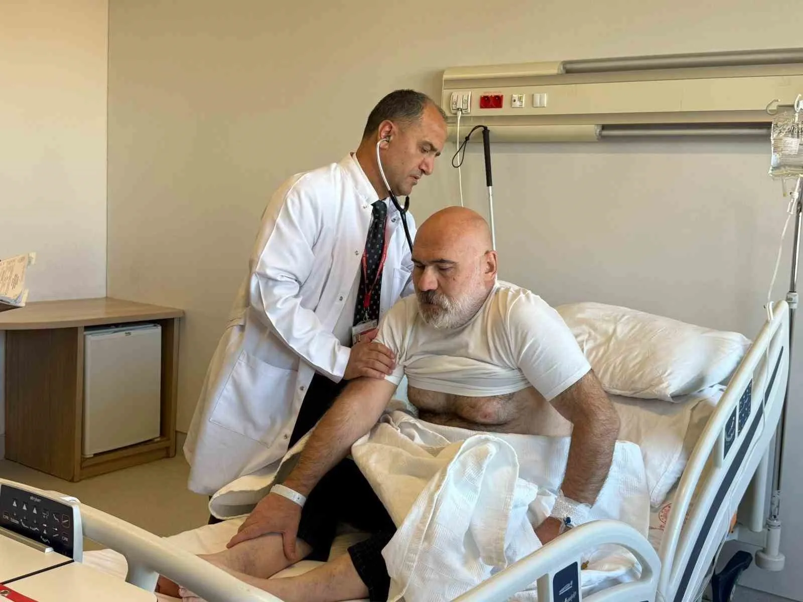 Ankara Bilkent Şehir Hastanesi Romatoloji Bölümü’nde Profesör Doktor Ahmet Omma,