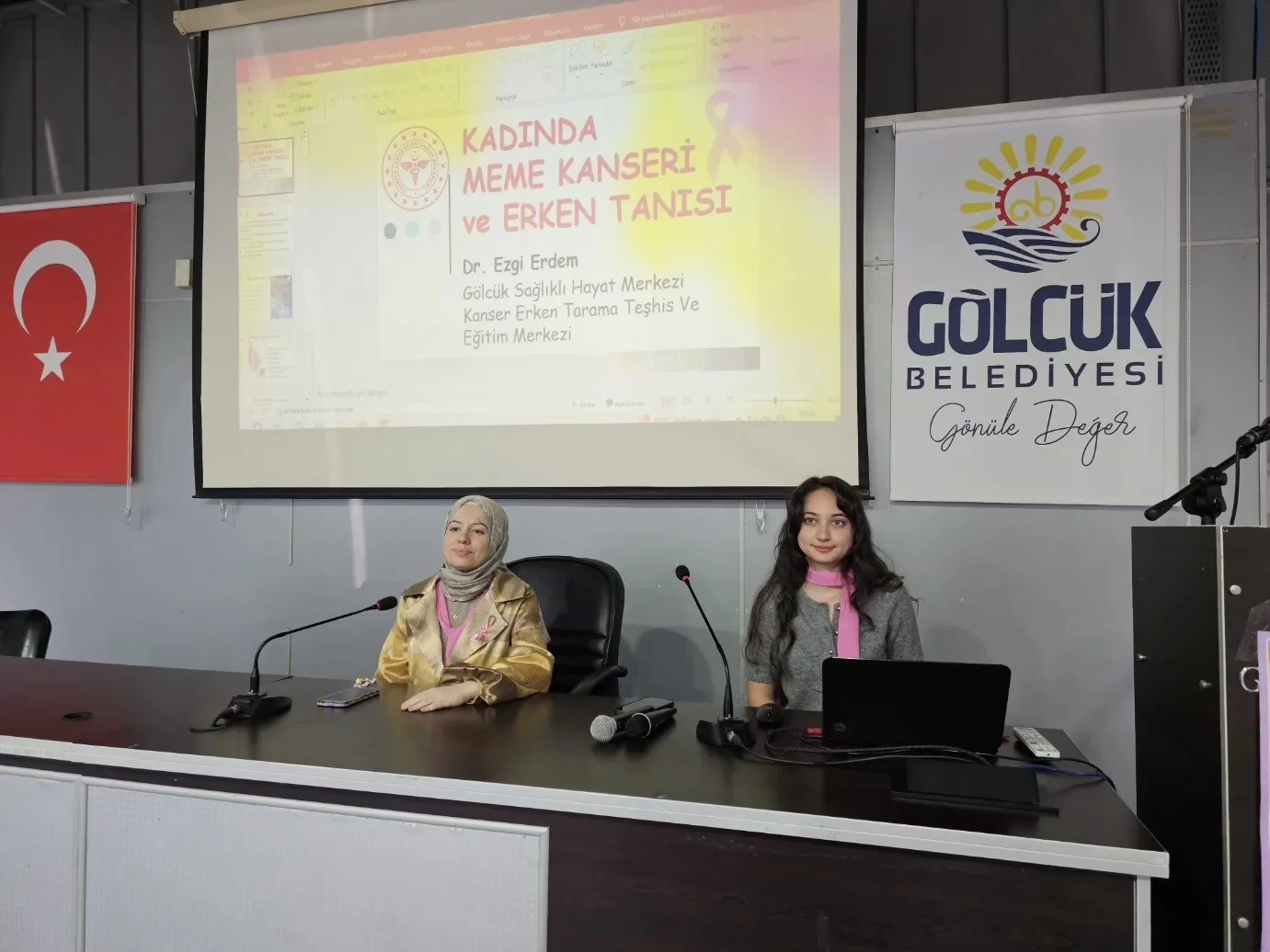 Gölcük’te düzenlenen “Meme Kanseri Farkındalık Paneli”nde düzenli taramanın hayat kurtarıcı