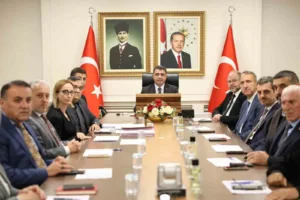 DÜZCE(İHA) – Düzce Valisi Selçuk Aslan, SYDV aracılığıyla vatandaşların yanlarında