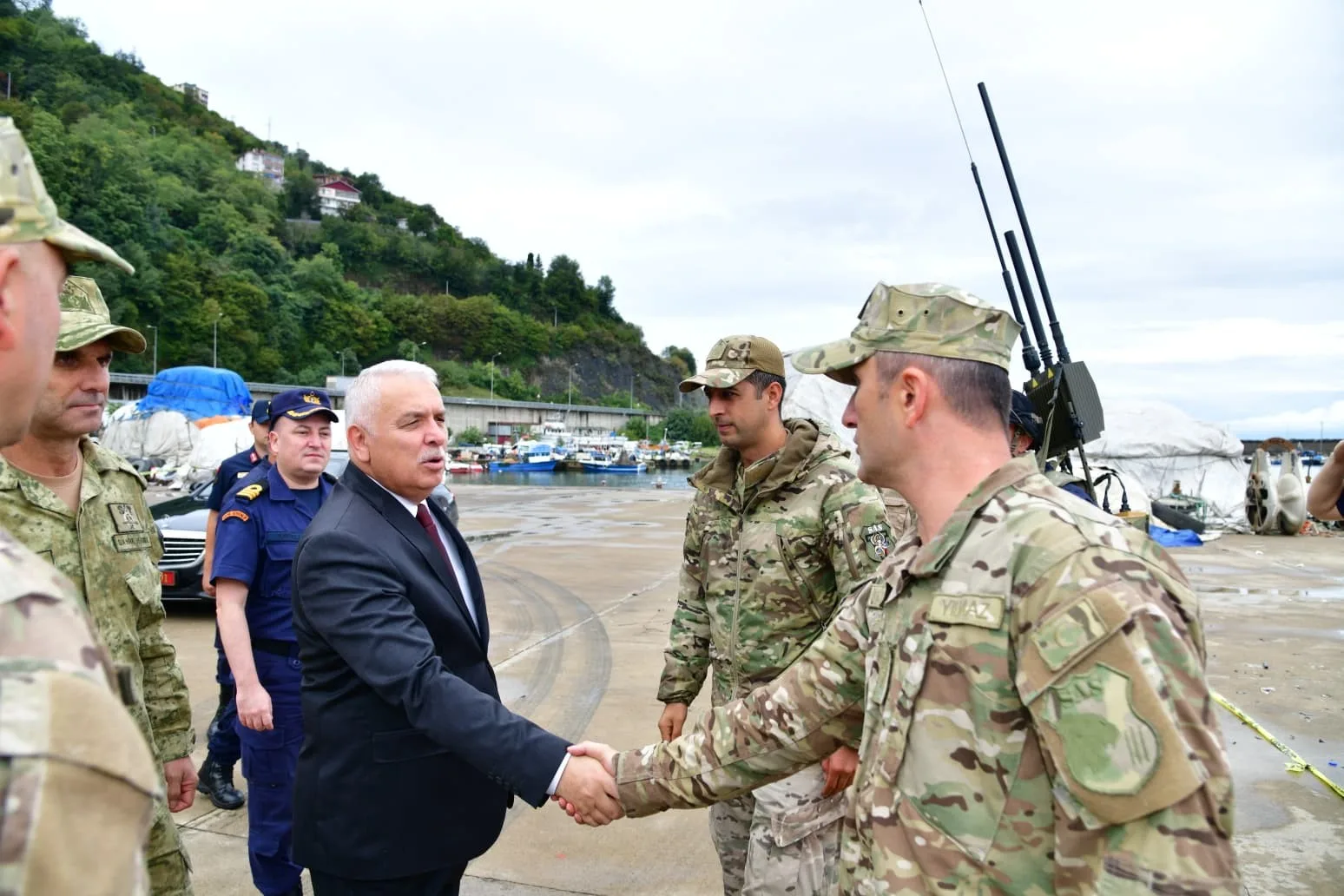 Trabzon Valisi Aziz Yıldırım, vatandaşların denizde şüpheli ya da tanımlayamadıkları