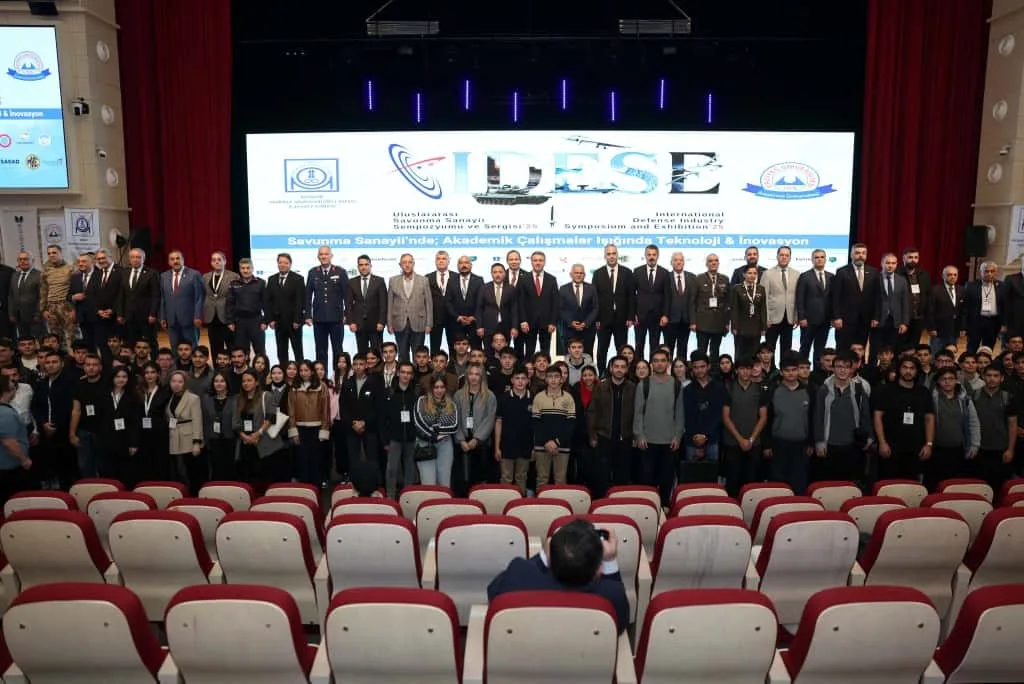 Kayseri’de düzenlenen Uluslararası Savunma Sanayii Sempozyumu’nda konuşan Kayseri Valisi Gökmen