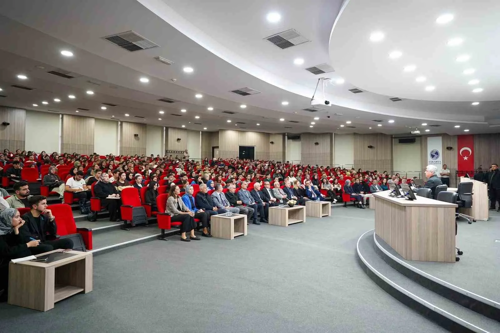 Sakarya Valisi Rahmi Doğan, Siyaset Bilimi ve Kamu Yönetimi Bölümünün
