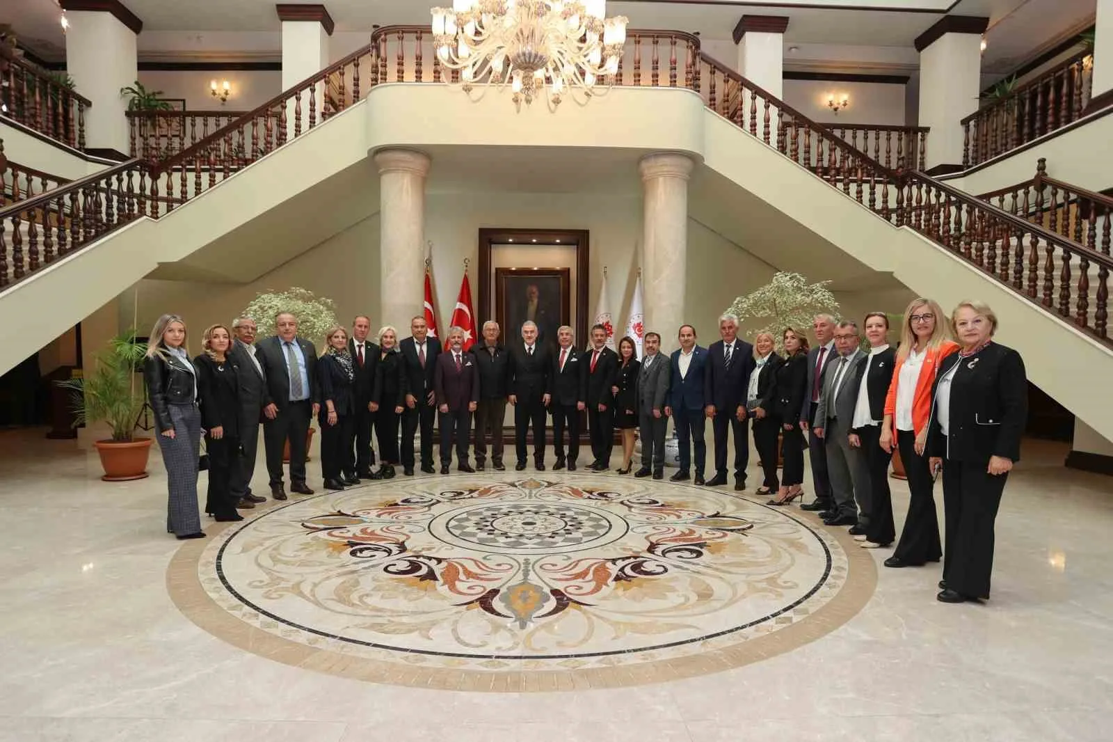 Bursa Valisi Erol Ayyıldız, 19 Ekim Muhtarlar Günü dolayısıyla muhtarlarla