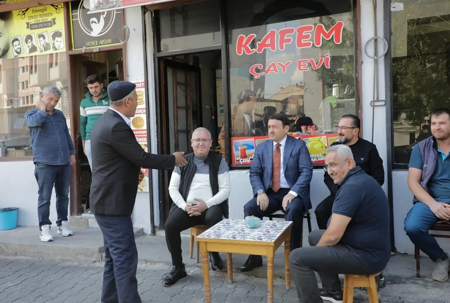 Kütahya Valisi Musa Işın, mahalle ziyaretleri çerçevesinde Balıklı Mahallesi’nde esnaf