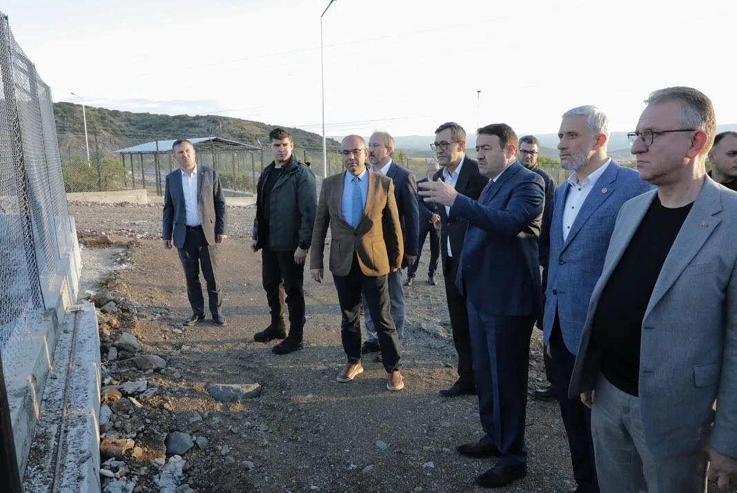 Kütahya Valisi Musa Işın, Tavşanlı ilçesinde yapımı devam eden hayvan