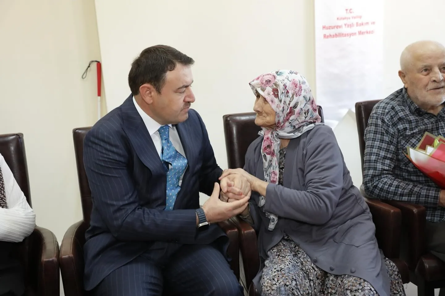 Kütahya Valisi Musa Işın, Dünya Yaşlılar Günü dolayısıyla Huzurevi Yaşlı