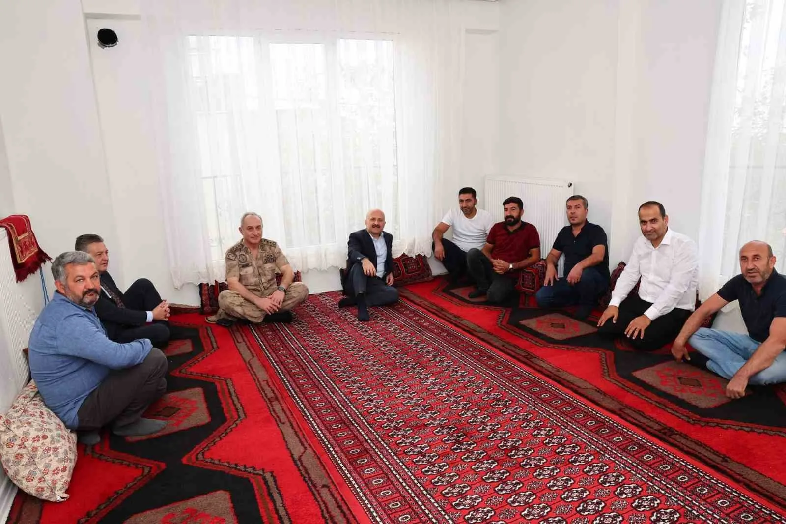 Adıyaman Valisi Osman Varol, merkez Düzce Köyü’nü ziyaret ederek yapımı